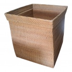 Cachepot em bambu trançado, algums fios de amarração soltos, 38 x 38, Alt. 40 cm.