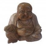 Escultório esculpido em madeira representando Buda Sorridente, 10 x6, Alt. 13 cm.