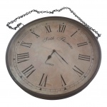 Relógio de parede Vintage Retrô  Seth Thomas, executado em bronze números romanos sobre papel, com vidro, o papel com marcas do tempo, argolas laterais com  grossa corrente de ferro, movido a 1 pilha, não foi testado, Diam. 46 cm.