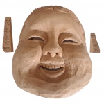 Máscara japonesa esculpida em madeira, assinada na parte interna, 20 x 17, Alt. 7 cm.