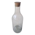 Grande garrafa de  vidro com tampa de rolha, Alt. 52, Diam. 20 cm.