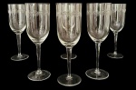 Jogo de seis taças para vinho tinto em cristal translúcido com lapidação circular. Mede 21,5cm.