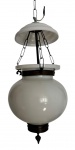 Luminária de teto para uma lâmpada com mangas em opalina branco leitoso e amarrações em metal. Possui trincado. Mede 67cm x 25cm diâmetro.