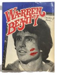 Raro exemplar do livro THE FILMS OF WARREN BEATTY por Lawrence Quirk, edição em inglês, ano 1979 com 222 paginas fartamente ilustradas com imagens em preto e branco. Mede 28 x 21,5cm.