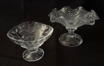 Duo de petisqueiras em demi cristal translúcido, bordas em movimento. Medida da maior 17cm diâmetro.