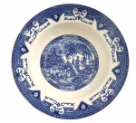 BELGICA - Prato fundo em porcelana belga adornada com paisagem oriental em azul cobalto. Possui registro BOCHE YEDDO. Marcas do tempo. Mede 23cm diâmetro.