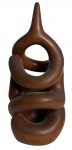 MARC BRANDANNI  Escultura Contemporânea em CerâmicaImponente escultura em cerâmica assinada pelo artista Marc Brandani, reconhecido por suas formas orgânicas e esculturas de caráter abstrato. A peça exibe um entrelaçado contínuo de curvas ascendentes, com acabamento em tom terroso e textura levemente fosca, ressaltando a plasticidade e a fluidez do material.A obra explora o movimento e a interconexão dos volumes, criando um diálogo entre vazio e matéria que convida o observador a diferentes interpretações. Assinada e numerada na base.Dimensões aproximadas: 45 cm (altura) x 18 cm (largura) x 16 cm (profundidade).Escultura de grande impacto visual e colecionável, ideal para ambientes modernos ou coleções de arte contemporânea, representando com vigor a linguagem única de Marc Brandani, irmão do artista plástico ANDREA BRANDANNI.