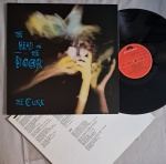 LP THE CURE - THE HEAD ON THE DOOR C/ ENCARTE // CAPA CONFORME FOTOS // DISCO EM MUITO BOM ESTADO // PODE CONTER RISCOS QUE CAUSAM CHIADOS, RUÍDOS OU PULOS