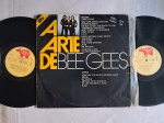 LP BEE GEES - A ARTE DE BEE GEES DUPLO. // CAPA CONFORME FOTOS // DISCO EM MUITO BOM ESTADO // PODE CONTER RISCOS QUE CAUSAM CHIADOS, RUÍDOS OU PULOS