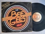 LP BEE GEES - VOL. III // CAPA CONFORME FOTOS // DISCO EM MUITO BOM ESTADO // PODE CONTER RISCOS QUE CAUSAM CHIADOS, RUÍDOS OU PULOS