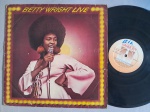 LP BETTY WRIGHT LIVE // CAPA CONFORME FOTOS // DISCO EM MUITO BOM ESTADO // PODE CONTER RISCOS QUE CAUSAM CHIADOS, RUÍDOS OU PULOS