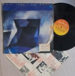 LP BILLY JOEL - THE BRIDGE // CAPA CONFORME FOTOS // DISCO EM MUITO BOM ESTADO // PODE CONTER RISCOS QUE CAUSAM CHIADOS, RUÍDOS OU PULOS