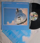 LP DIRE STRAITS - BROTHERS IN ARMS C/ ENCARTE // CAPA CONFORME FOTOS // DISCO EM MUITO BOM ESTADO // PODE CONTER RISCOS QUE CAUSAM CHIADOS, RUÍDOS OU PULOS