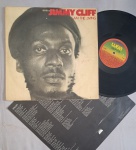 LP JIMMY CLIFF - I AM THE LIVING C/ ENCARTE // CAPA CONFORME FOTOS // DISCO EM MUITO BOM ESTADO // PODE CONTER RISCOS QUE CAUSAM CHIADOS, RUÍDOS OU PULOS
