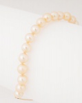Delicada pulseira com pérolas e fio em ouro 750 ml contrastado - peso total aproximado - 4,3 gr - med. 18 cm (aberta) - ESTE LOTE SOMENTE PODERÁ SER RETIRADO COM AGENDAMENTO PRÉVIO DE 48H DE ANTECEDÊNCIA, MEDIANTE CONFIRMAÇÃO DO PAGAMENTO, POIS NÃO ENCONTRAM-SE NO LOCAL DE REALIZAÇÃO DO LEILÃO