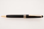 Mont Blanc - elegante caneta esferográfica modelo Meisterstuck Classique na cor preto com detalhes dourados - med. 14 cm - caneta usada com desgastes de uso, caneta sem garantia de funcionamento