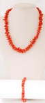 Antigo conjunto de colar e pulseira em espículas de coral Italiano, fechos em metal. Colar med. 25 cm (fechado) e pulseira med. 9 cm (fechada).