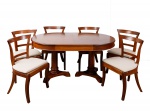 Elegante conjunto de mesa com seis cadeiras estilo Inglês em madeira nobre, mesa com tampo oval apoiada sobre duas colunas torneadas, bases com pés entalhados na forma de "garras" med. 79x160x100 cm, cadeiras com encostos curvos vazados com uma trave central, assentos em palhinha Indiana, pernas curvas med. 86x50x44 cm (acompanha almofadas para os assentos em tecido bege). Tecidos com desgastes de uso e cadeiras com pequenos desgastes no verniz).