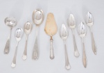Lote constando de nove antigos talheres diversos em prata alemã contrastados teor 800 ml sendo uma concha pequena para molho, uma colher de serviço para arroz, duas colheres para salada, quatro colheres para sopa - peso aproximado - 475 gr e uma espátula para bolo com cabo em prata - peso bruto aproximado - 115 gr - peso total aproximado - 590 gr