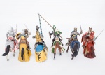 Colecionismo - Lote constando de seis esculturas em miniatura confeccionados em plástico policromados representando " Cavaleiros Medievais e cavalos " bonecos colecionáveis detalhados, projetados para brincadeiras imaginativas - medida aproximada - med. 13x15x6 cm ( o menor ) e med. 23x14x5 cm ( o maior)