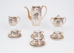 Parte de antigo serviço de café em porcelana japonesa policromada com detalhes e frisos a folha de ouro decorados com flores de glicínias e folhagens ao gosto do período Meiji - constando de um bule de café - med. 17x18 cm, uma cremeira - med. 7x9,5x6 cm, um açucareiro - med. 6,5x12x7,5 cm (falta a tampa), quatro xícaras de café com pires e um pires avulso - Total de 8 peças