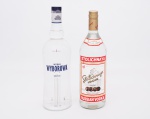 Bebidas - Lote constando de duas garrafas de Vodka sendo uma " Stolichnaya "- Vodka Russa - 1 litro lacrada e uma " Wyborowa " - Vodka Poland - 1 litro lacrada (sem garantia do líquido)