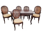 Antigo conjunto de mesa de jantar com cinco cadeiras cerca de 1900 em madeira nobre, mesa com tampo retangular, saia entalhada e recortada, pernas e pés curvos entalhados, pés com rodízios - mesa - med. 74x134x98 cm ( uma das pernas restaurada, tampo com restauro numa parte da placagem, pequenos desgastes no verniz), com cinco cadeiras dito medalhões com encostos e assentos em palhinha, par de cadeiras de braço - med. 104x64x50 cm e três cadeiras - med. 98x47x40 cm (cadeiras com defeitos nas madeiras, restauros antigos, palhinhas com defeitos, cadeiras no estado precisando ser restauradas), quatro cadeiras acompanha almofadas do assento