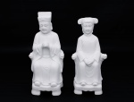 Par de esculturas orientais em biscuit branco representando " Imperador e Imperatriz " - med. 30x12x11 cm e 28x11x10 cm