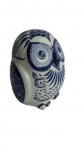 Grande coruja de porcelana ricamente policromada. Medida 14x13 cm de altura.