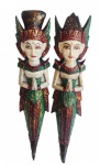 Par de esculturas asiaticas de parede do casal RAMA E SITA, confeccionada em bloco de madeira entalhada e com rica policromia. Ideal para decorar ambientes como salas, quartos e escritórios. O casal é símbolo da união e amor, a imagem representa os ensinamentos e desafios travados nos relacionamentos e exaltam a vitória do amor na união perfeita de corpo e alma. Juntos, potencializam a energia amorosa dos ambientes. Medidas 51 cm