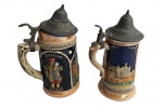 Par de canecas  tankeard, de origem alemã , em porcelana, decorada em relevo  e tampa  de estanho. Medidas Maior 15cm e menor 14cm.