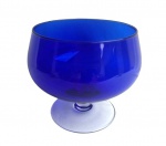 Bombonier de vidro double color no formato de grande taça. Medida 17x18cm.