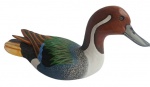 Grande pato esculpido em bloco de madeira com belíssima policromia. Medida 19x40cm
