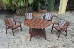 Sergio Rodrigues, conunto de mesa em madeira pintada modelo Tajá  medindo 72 cm de altura por 120 cm de diametro com quatro cadeira apresenta minimos sinais do tempo, as cadeiras medindo medindo 67 cm de altura no encosto por 65 cm por 60 cm, retirada em local térreo em condominio na Av das Américas altura do Riviera del Fiori.