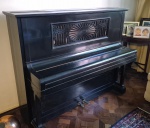 Piano Carl Bechestein medindo 12 cm por 63 cm por 150 cm necessita afinação e pequenos reparos, deve ser desmontado e retirado por transportadora na Rua Piratininga - gávea RJ.