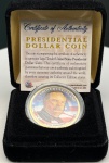 Estados Unidos - Estojo com a Moeda Fantasia de 1 Dollar Colorida da Série Presidentes - 22º Presidente - Grover Cleveland - Com certificado da The Merrick Mint