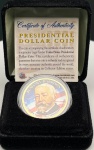 Estados Unidos - Estojo com a Moeda Fantasia de 1 Dollar Colorida da Série Presidentes - 23º Presidente - Benjamin Harrison - Com certificado da The Merrick Mint