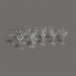 STRAUSS - Conjunto de 14 taças para licor em cristal translúcido medindo 5 cm de diâmetro x 10 cm de altura, em perfeito estado