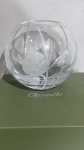 CHRISTOFLE - Vaso de cristal feitio redondo lapidado em gotas. Marcado na base medindo 20 x 21