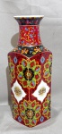 Lindo jarro com rica Policromia Decorado Com estampa floral estilo asiático peças em ótimo estado apresentam marca no fundo med: 33 x 10x10