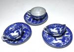 Três xícaras orientais medindo 3,5 alt e pires  10 diâmetro