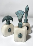 3 FRASCOS DE PERFUME VINTAGE ART DÉCO EM ALABASTRO COM MOTIVO DE CABEÇA DE LEÃO EM METAL , FABRICADOS NA ITALIA