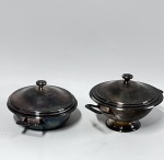 Par de Antiga sopeiras em metal espessurado à prata. Marcas do tempo. Vendida no estado. Med.: 31 de diiametro