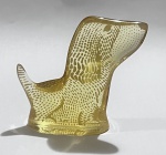 ABRAHAM PALATNIK Escultura cinética representando cachorrinho amarelo em resina de poliéster de manufatura Abraham Palatnik. Medindo 8 cm de altura por 8,5 cm de comprimento.
