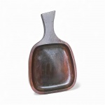 JEAN DOBRÉ - Antiga petisqueira em madeira nobre dos anos 60, marcada a fogo, Tropic Art. Medida:18x27 cm.