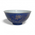 Tigela de porcelana com esmalte azul, China, meados de 1800.Diâmetro 14 cm, altura 6,5 cm.