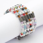 Colar/Pulseira - Fio pedrinhas multicoloridas e imãs. Fechamento por aproximação. 90 cm