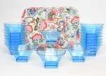 Conjunto para sobremesas, em acrilico, contendo 20 bowls azul celeste e 1 banjdeja floral multicolorida. Bowl 14,5x8 cm / Bandeja 41x31 cm