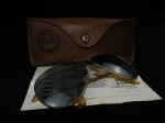 RAY BAN - óculos de sol aviador , lentes mutaveis de alta qualidade que se adaptam a luminosidade. Bausch & Lomb / Ray Ban PO Box 17793.  Estojo original