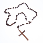 Antigo e raro terço de parede, dos anos 50, contas em formato de esferas. Raro nesse tamanho. Comprimento total de 1,54 cm / Cruz 16x10 cm